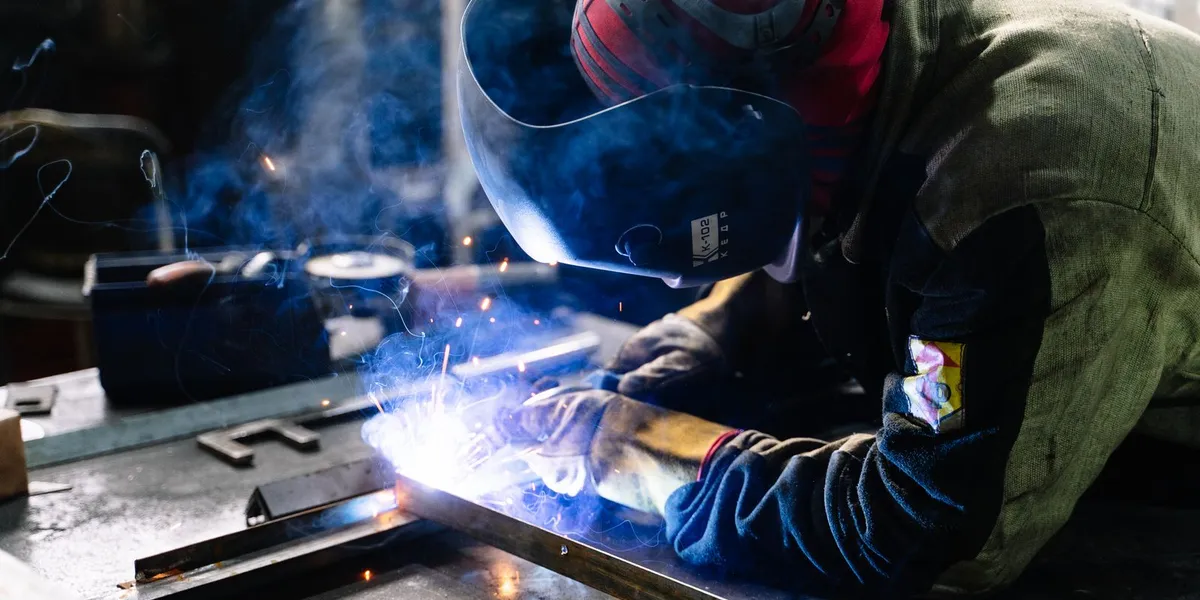 Machines en bedrijfsmiddelen financieren: lease of zakelijke lening?