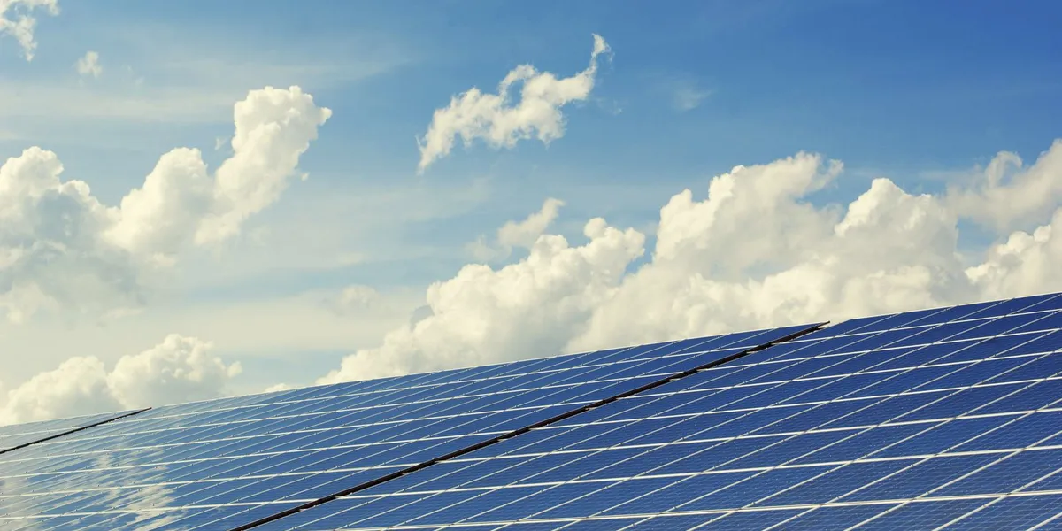 Zonnepanelen en verduurzaming financieren als mkb: de opties in 2026